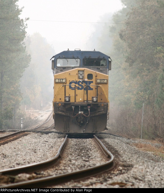 CSX 117 waits for green